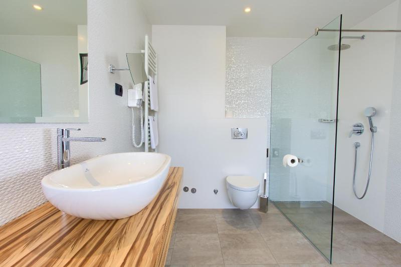 Presidential Suite with Balcony,Sea View and Hot tub image 3
