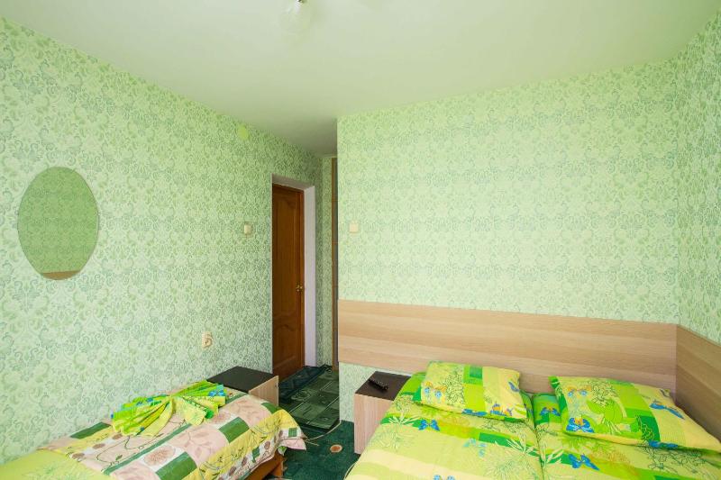 Family Room image 3