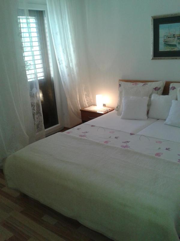 Apartment Splitska - image 21
