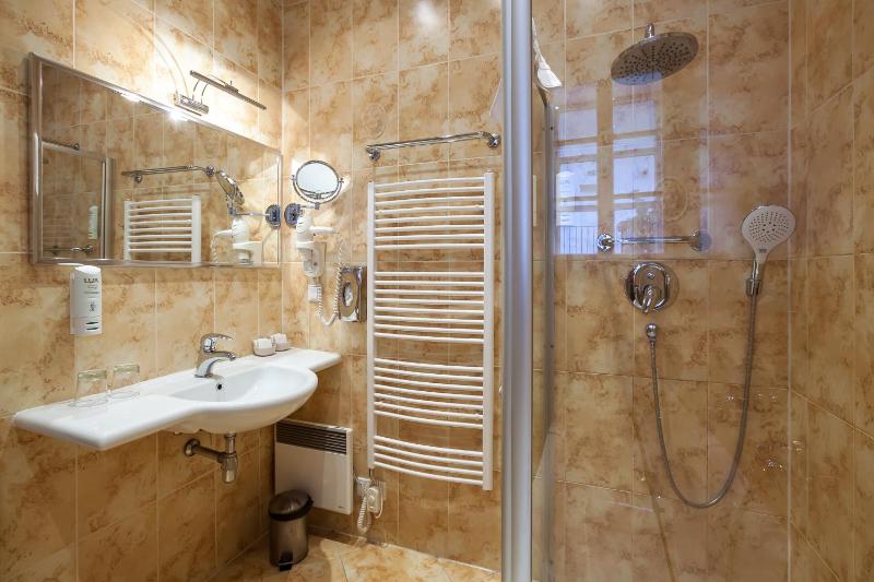 Superior Triple Room image 2