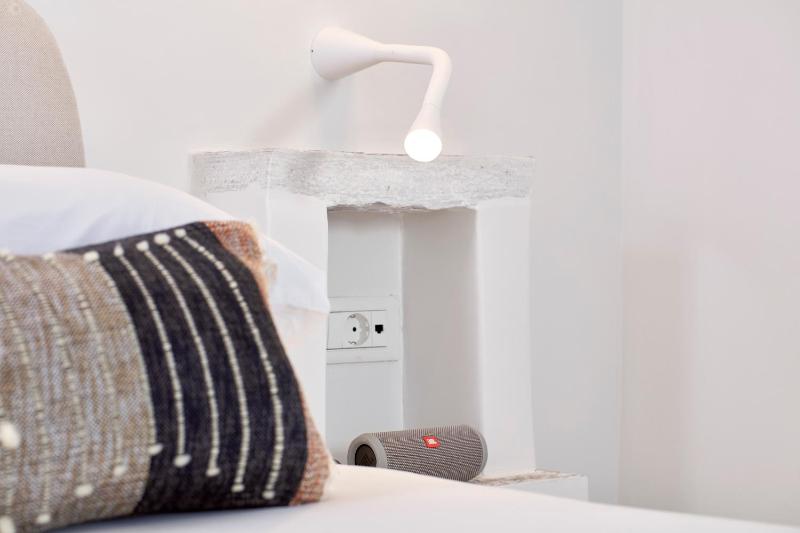 Cosmopolitan Suite with Volcano View image 3