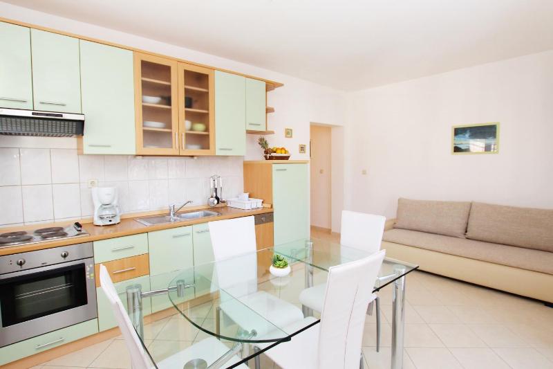 Apartment (4 Adults) image 3