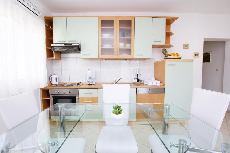 Apartment (4 Adults) image 4