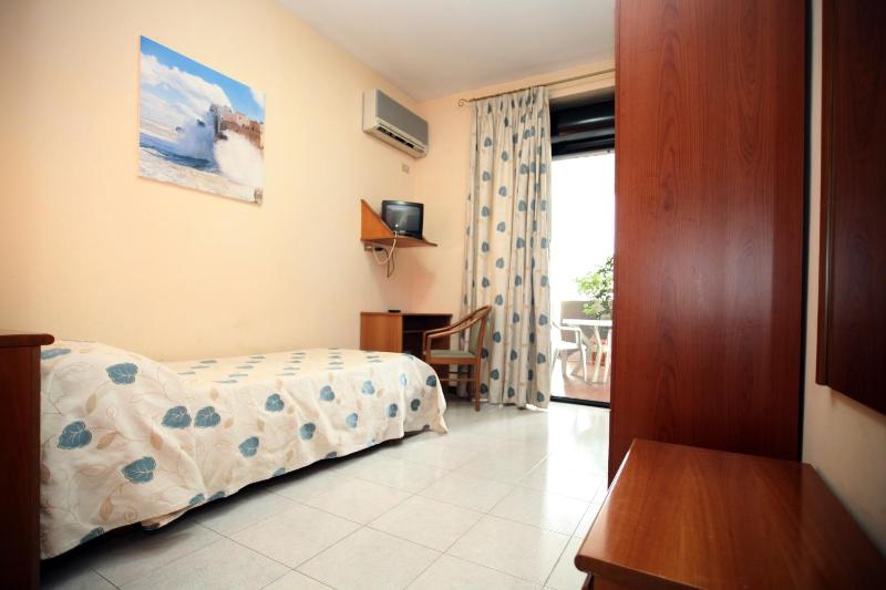 Single Room with shared Balcony image 2