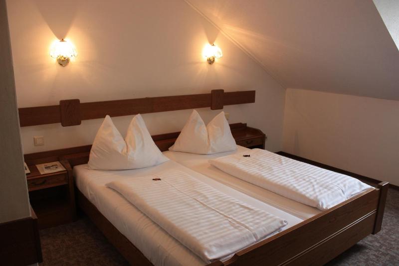 Standard Double Room Mansardé image 4