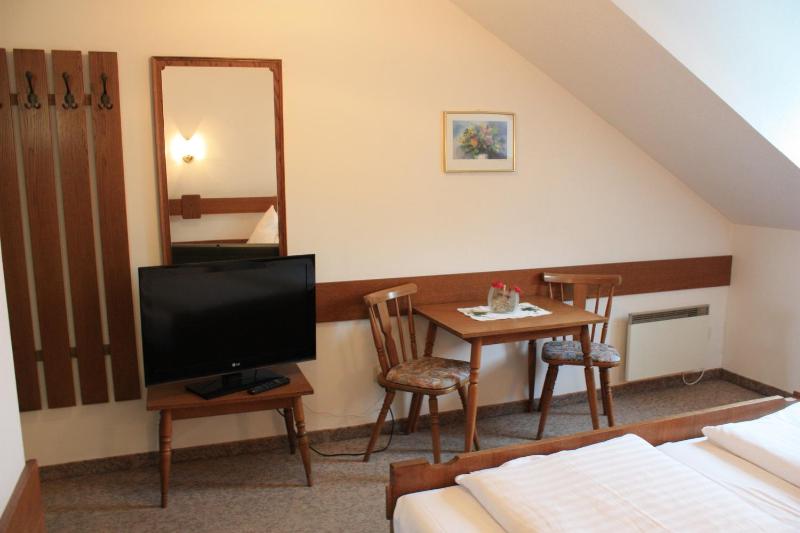 Standard Double Room Mansardé image 3
