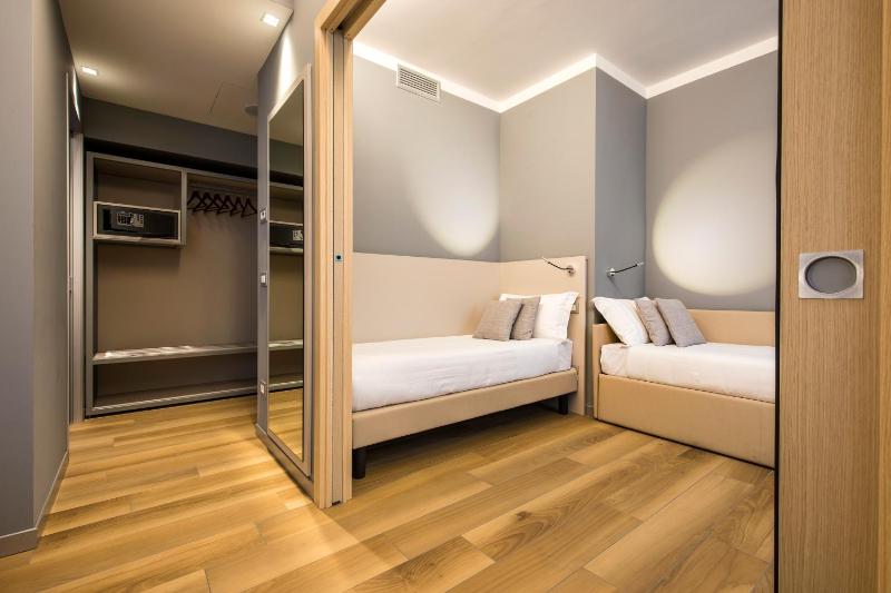 Superior Quadruple Room image 1