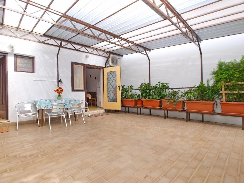 Apartment image 2
