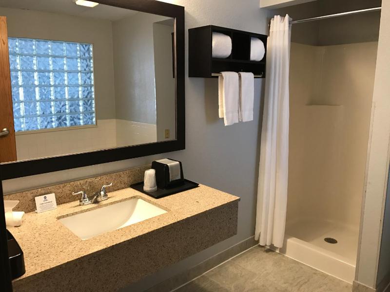 King Room with Whirlpool - Non-Smoking image 3