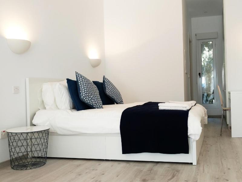 Studio Apartment image 2