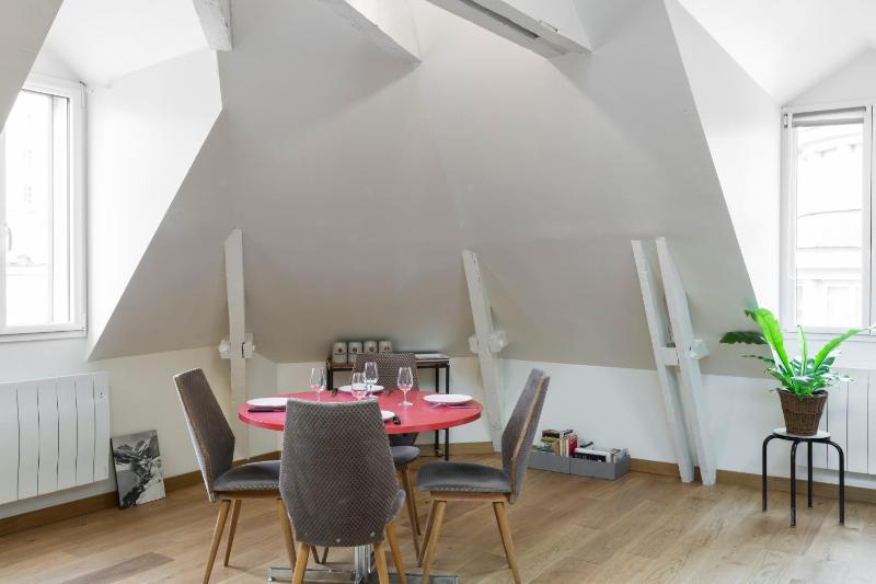 One-Bedroom Apartment image 4