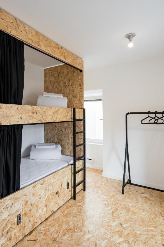 Bed in 4-Bed Mixed Dormitory Room with Shared Bathroom image 3