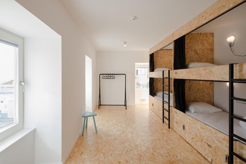 Bed in 6-Bed Mixed Dormitory Room image 4