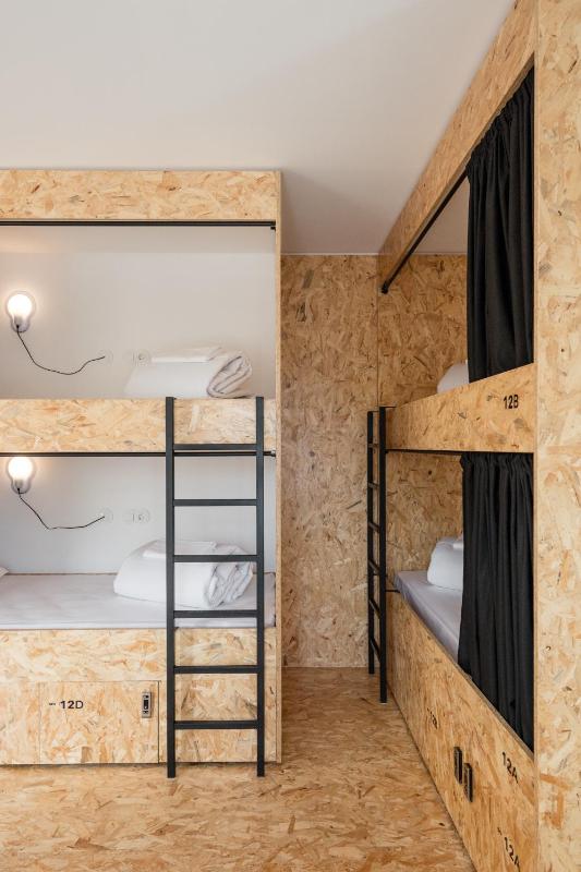 Bed in 6-Bed Mixed Dormitory Room image 2