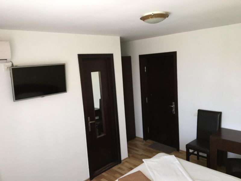 Double Room with Balcony image 4