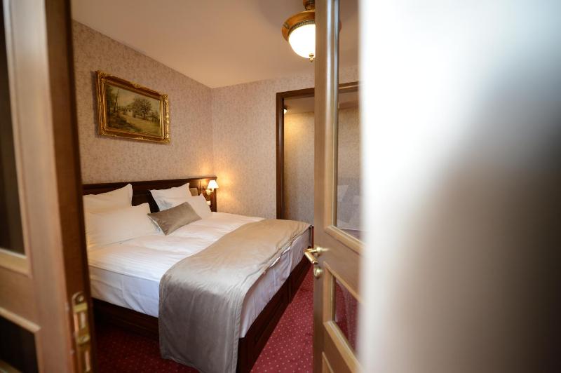 Deluxe King Suite image 2