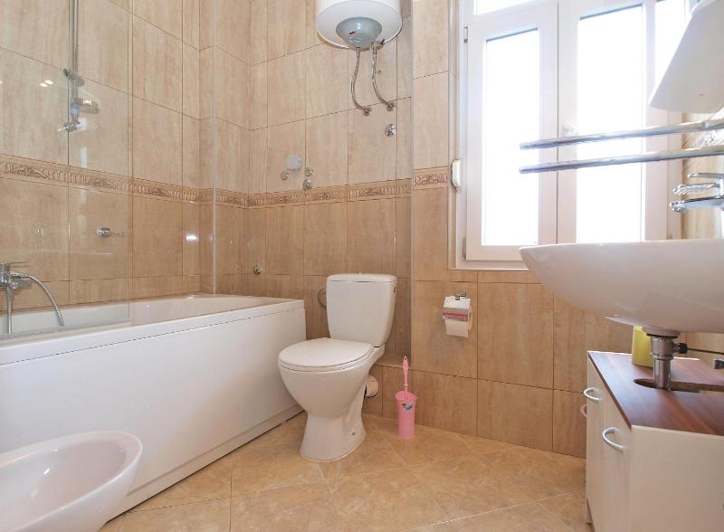 Apartment image 2