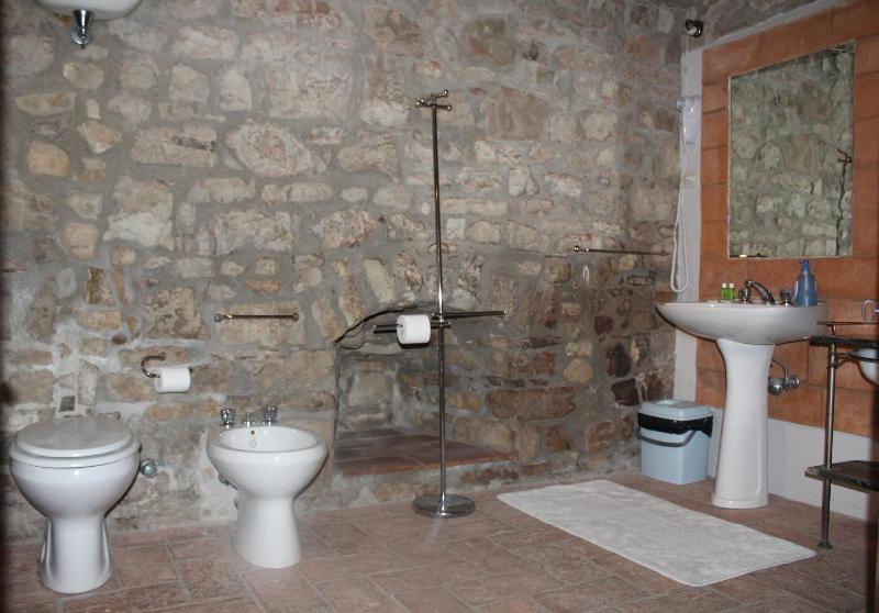 Double Room image 3