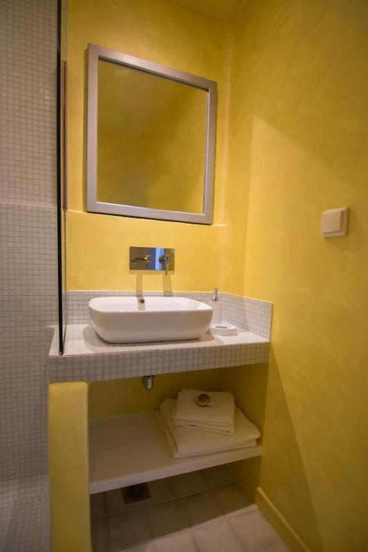 Superior Triple Room image 3