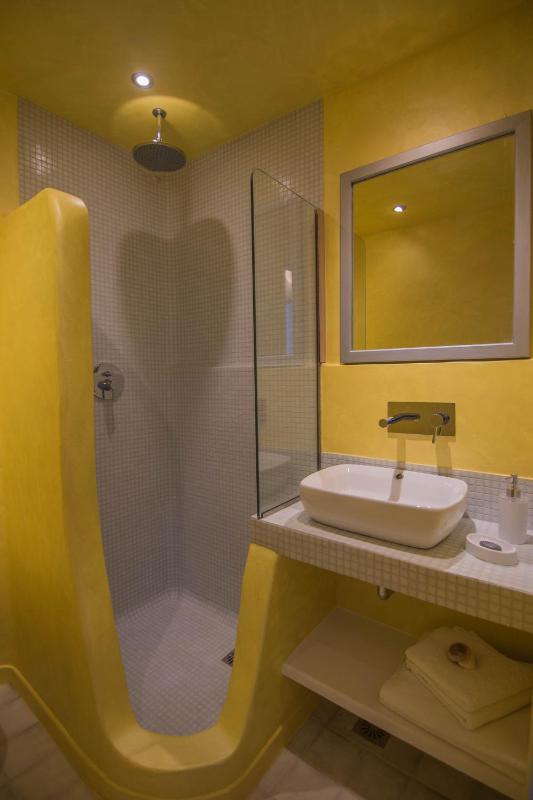 Superior Triple Room image 2