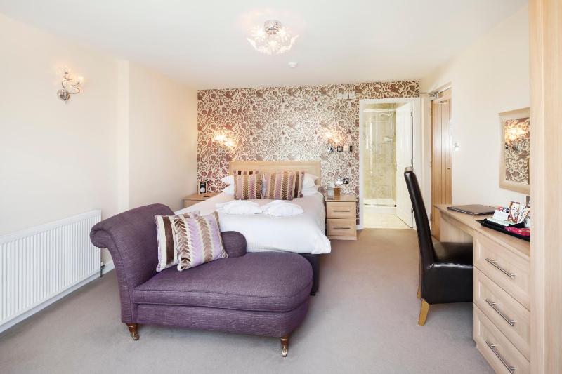 Deluxe Double Room with Balcony image 3