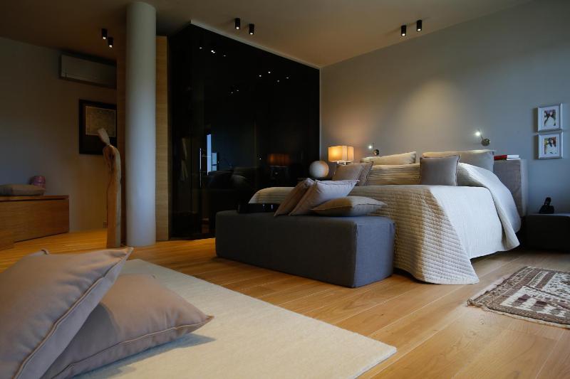 Deluxe Suite with Sea View image 3