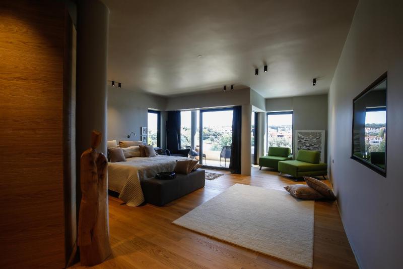 Deluxe Suite with Sea View image 4