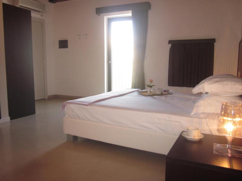 Deluxe Double or Twin Room with City View image 2