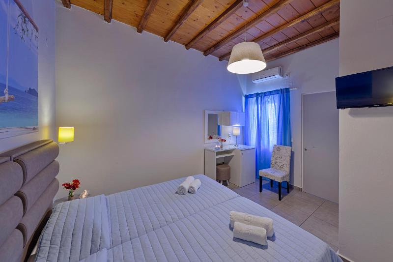 Double or Twin Room with Sea View image 4