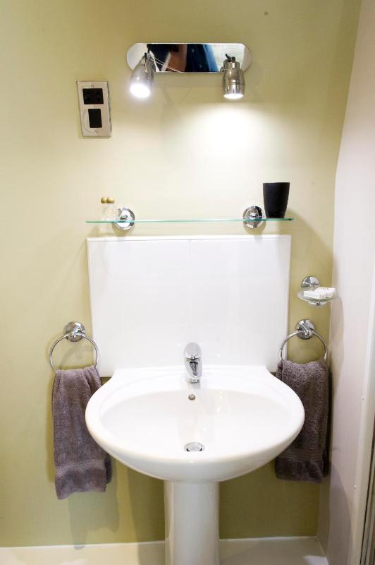 Deluxe Double Room with Shower image 2