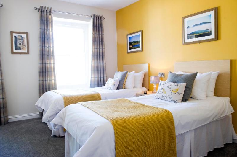 Twin Room image 2