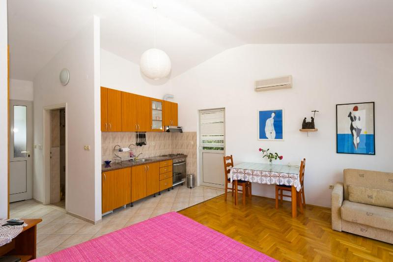 Studio with Sea View image 2