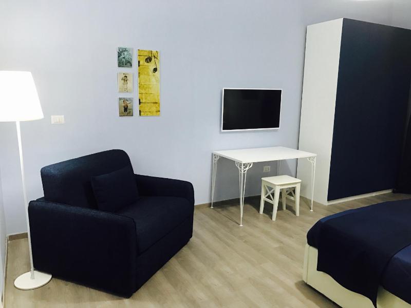 Triple Room with Private Bathroom image 4
