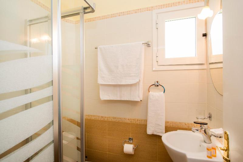 Family Apartment (2 Adults + 2 Children) - Split Level image 4