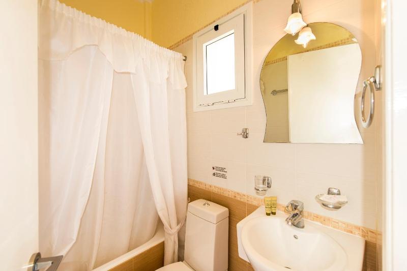 Studio (3 Adults) image 2