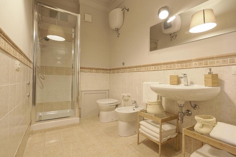 Deluxe Triple Room image 2