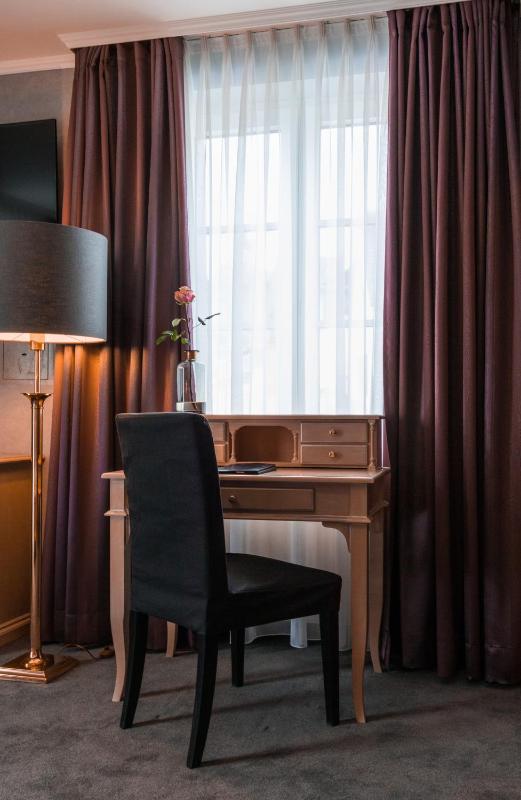 Deluxe Double Room with Balcony image 4