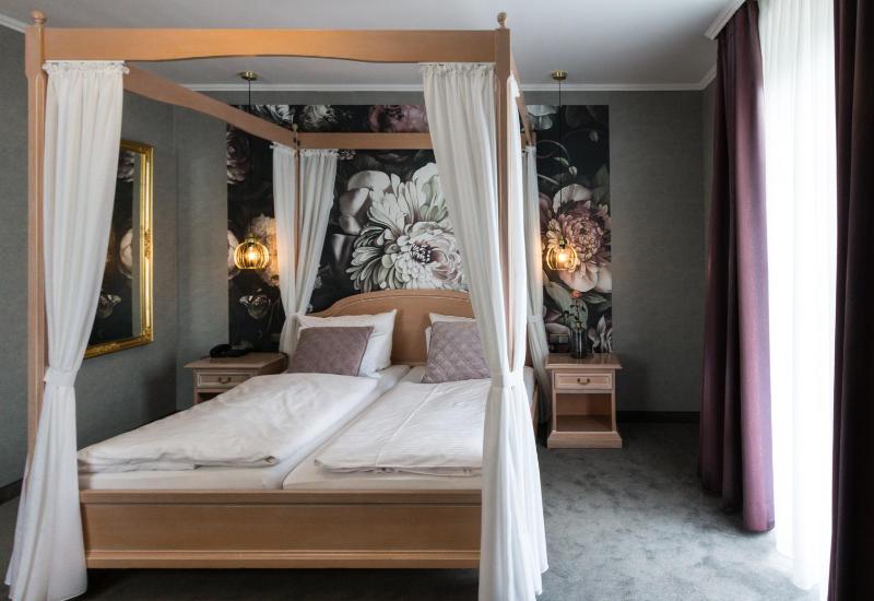 Deluxe Double Room with Balcony image 1