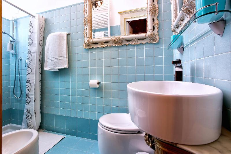 Deluxe Double Room with Canal View image 2