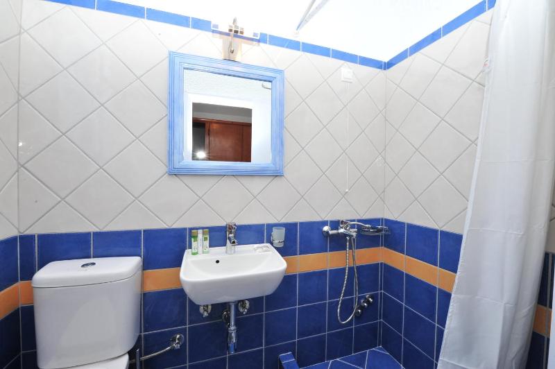 Family Room image 3