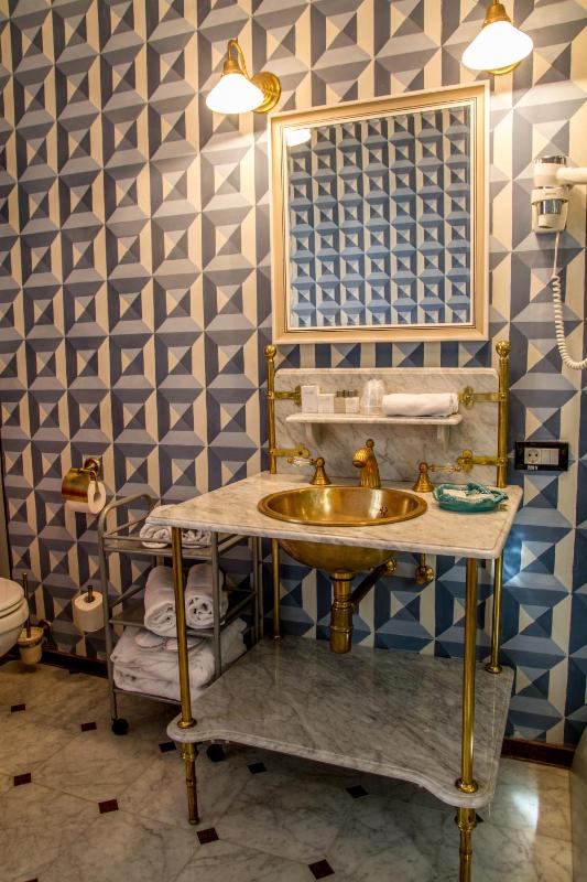 Standard Double Room image 3