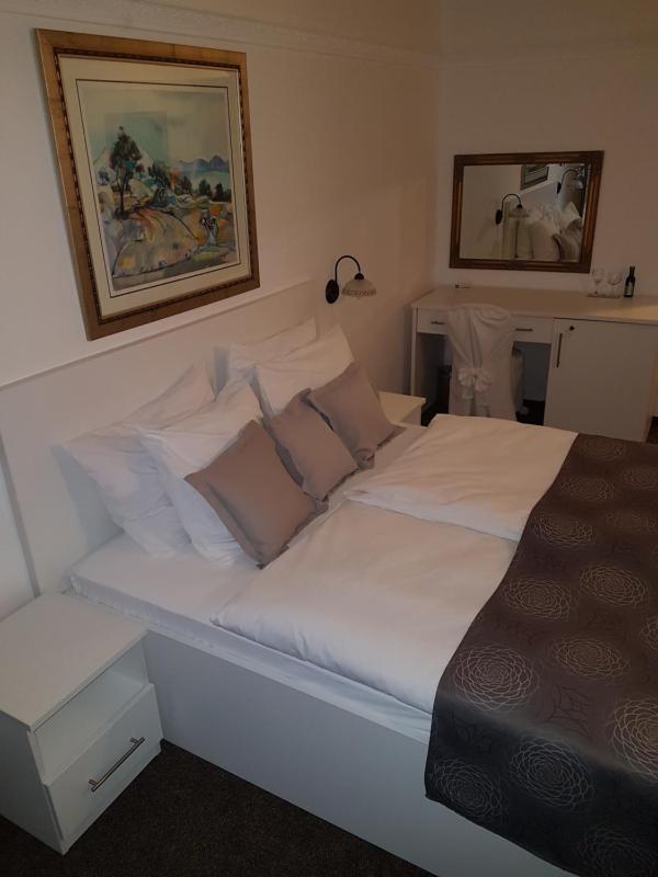 Double Room with Patio image 2