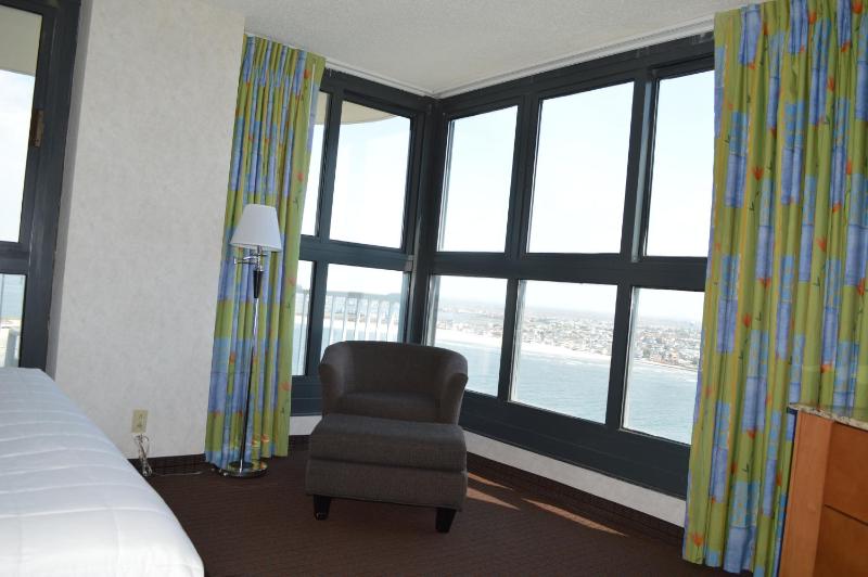 One-Bedroom Suite image 3