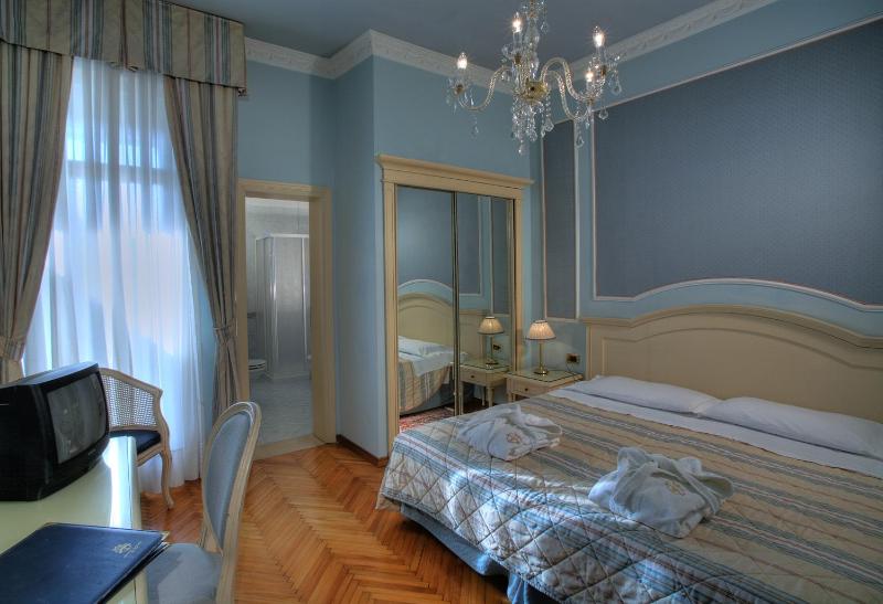 Double Room image 1