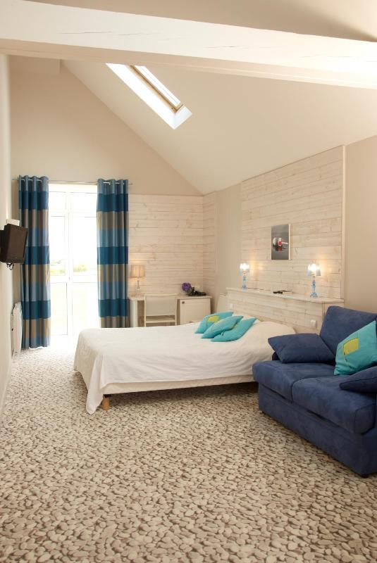 Double or Twin Room with Sea View image 2