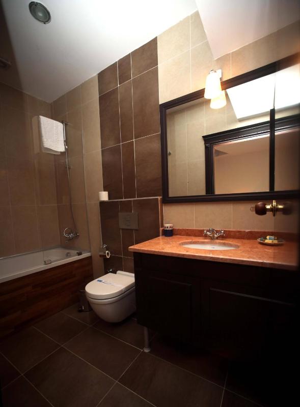 Family Room image 3