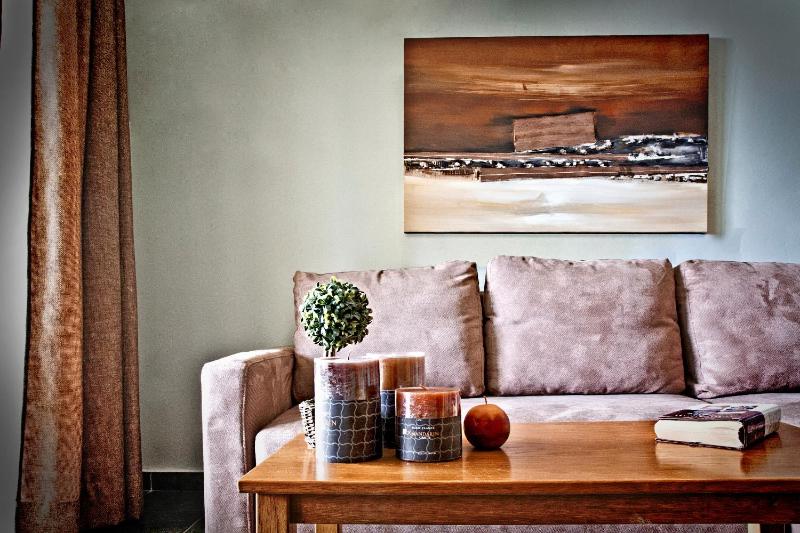 One-Bedroom Apartment image 3