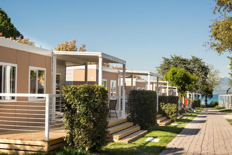 Deluxe Mobile Home Aqua image 3