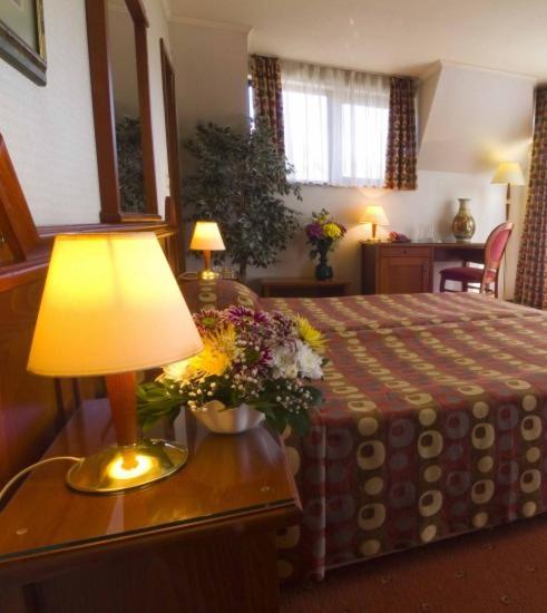 Standard Double Room image 2