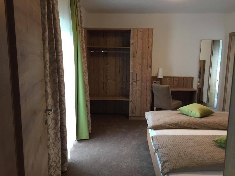 Double Room image 2